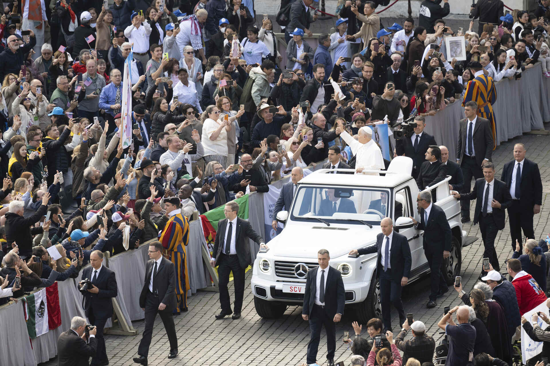 Léon XIV bénit la Madone de la Réparation